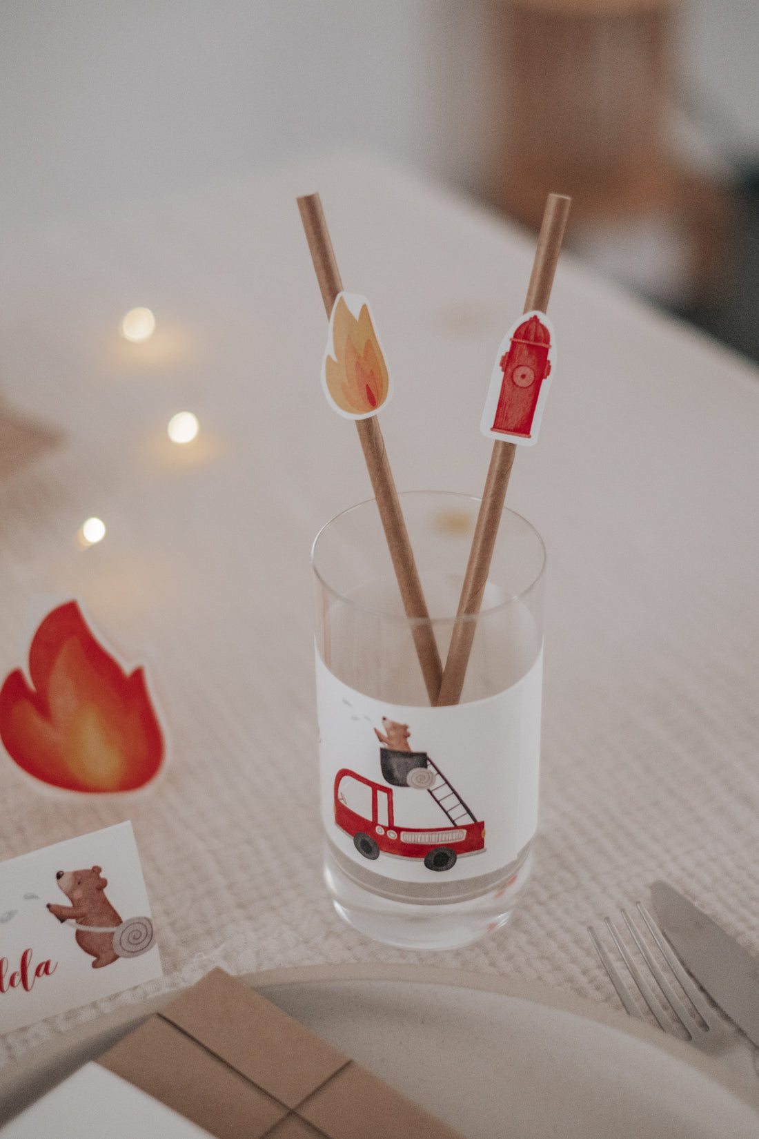 Strohhalme Feuerwehrbär