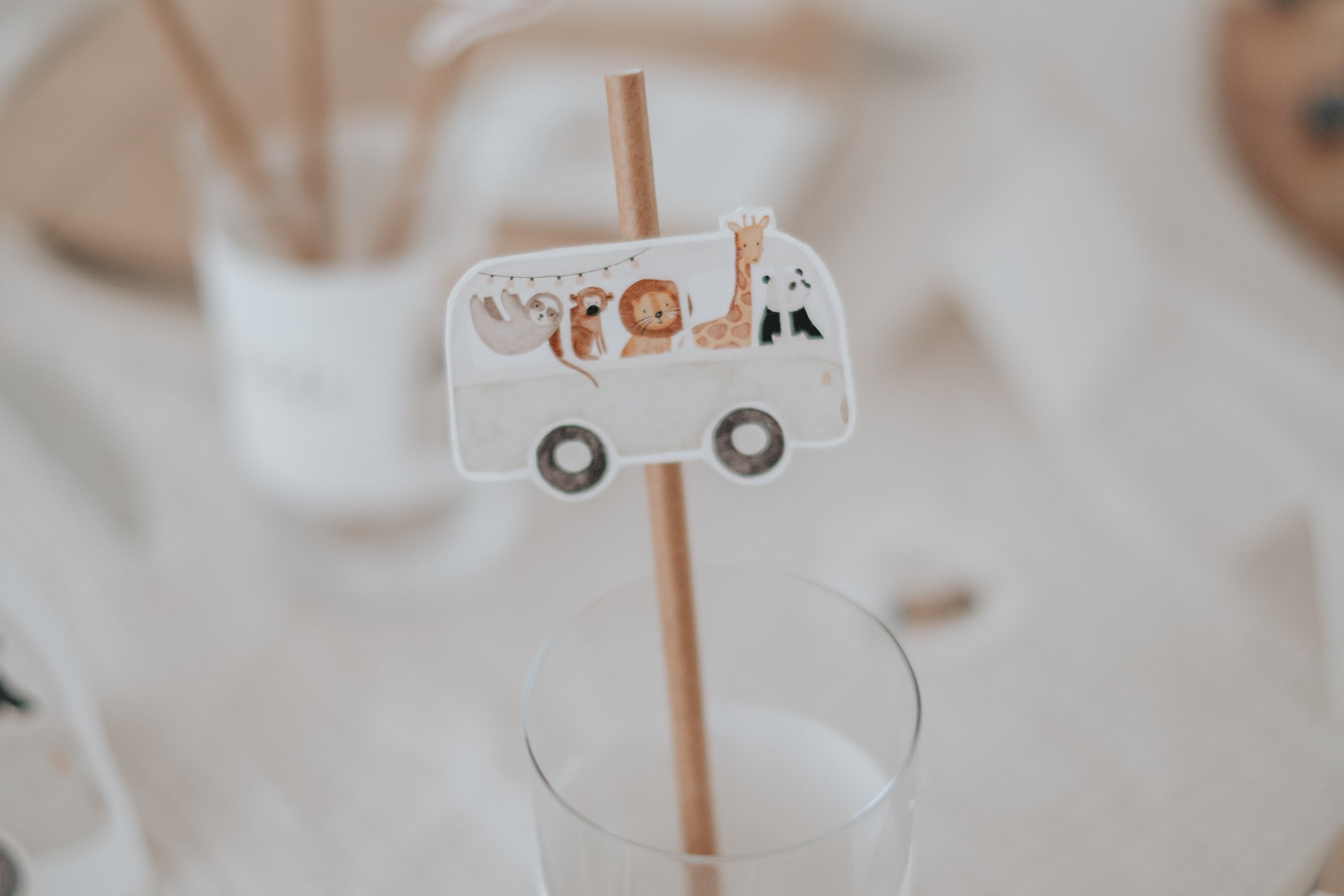 Strohhalme Safaribus
