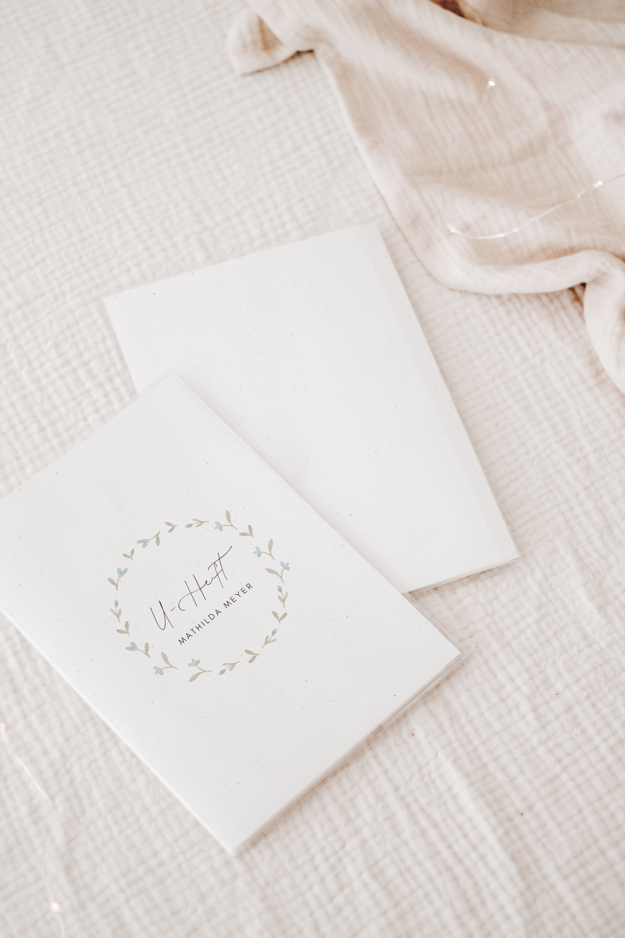 U-Heft Hülle Kranz blaue Blümchen