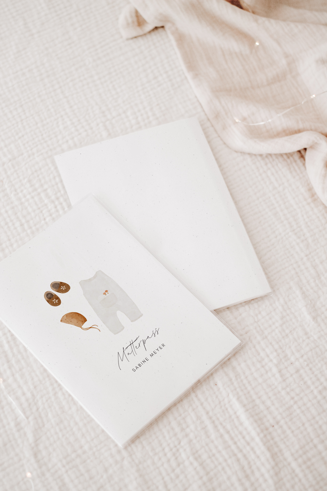 Mutterpass Hülle Outfit weiß