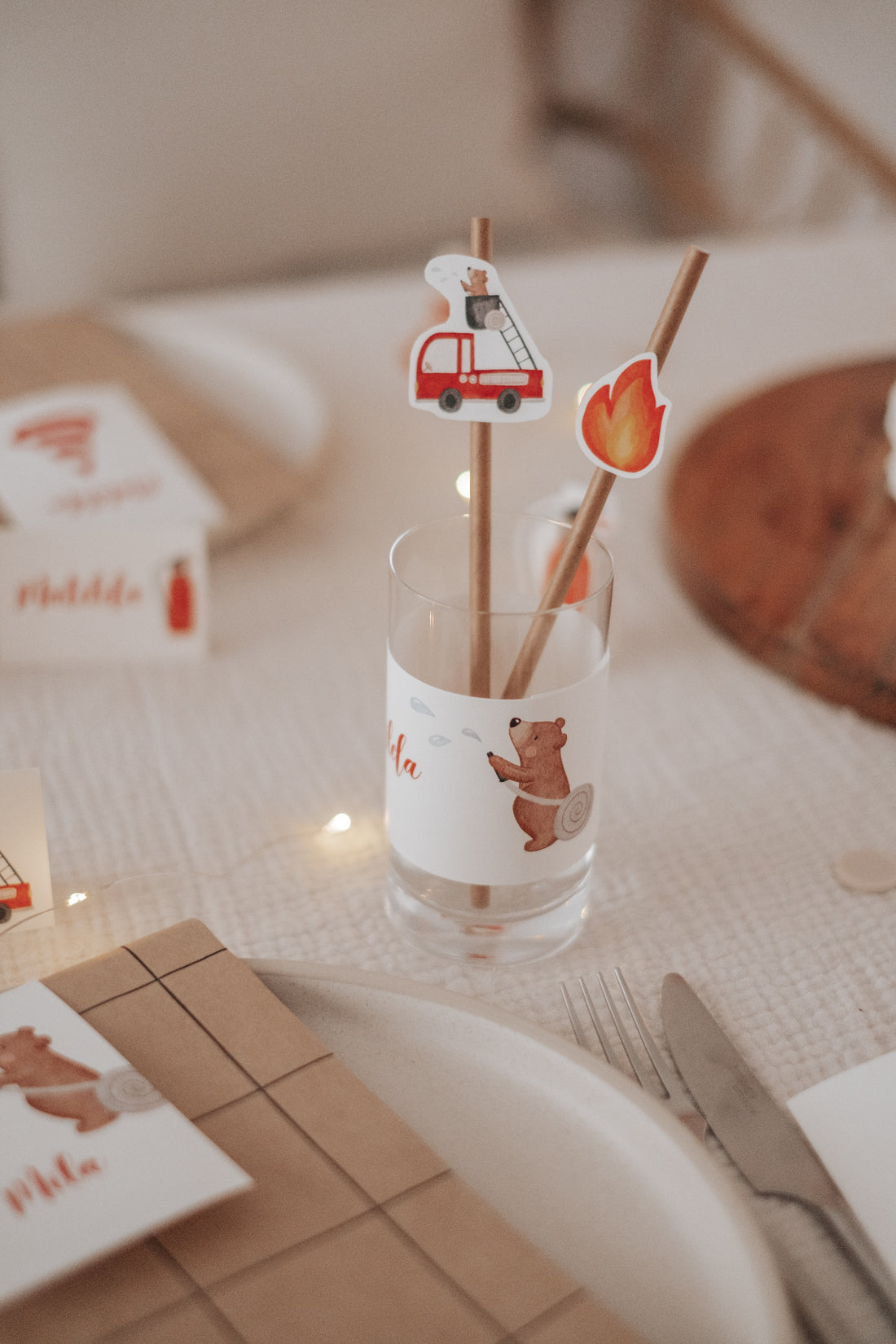 Strohhalme Feuerwehrbär