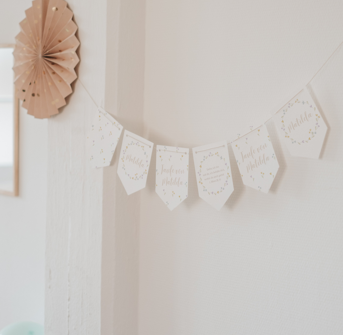 Girlande Taufe Blümchen Wimpel